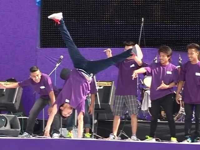 B-boying on I am Ncell