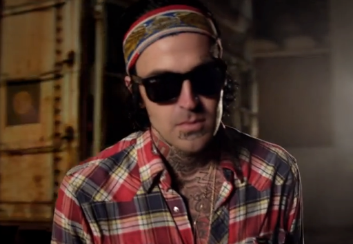 Yelawolf – Whiskey In A Bottle (Official Music Video)