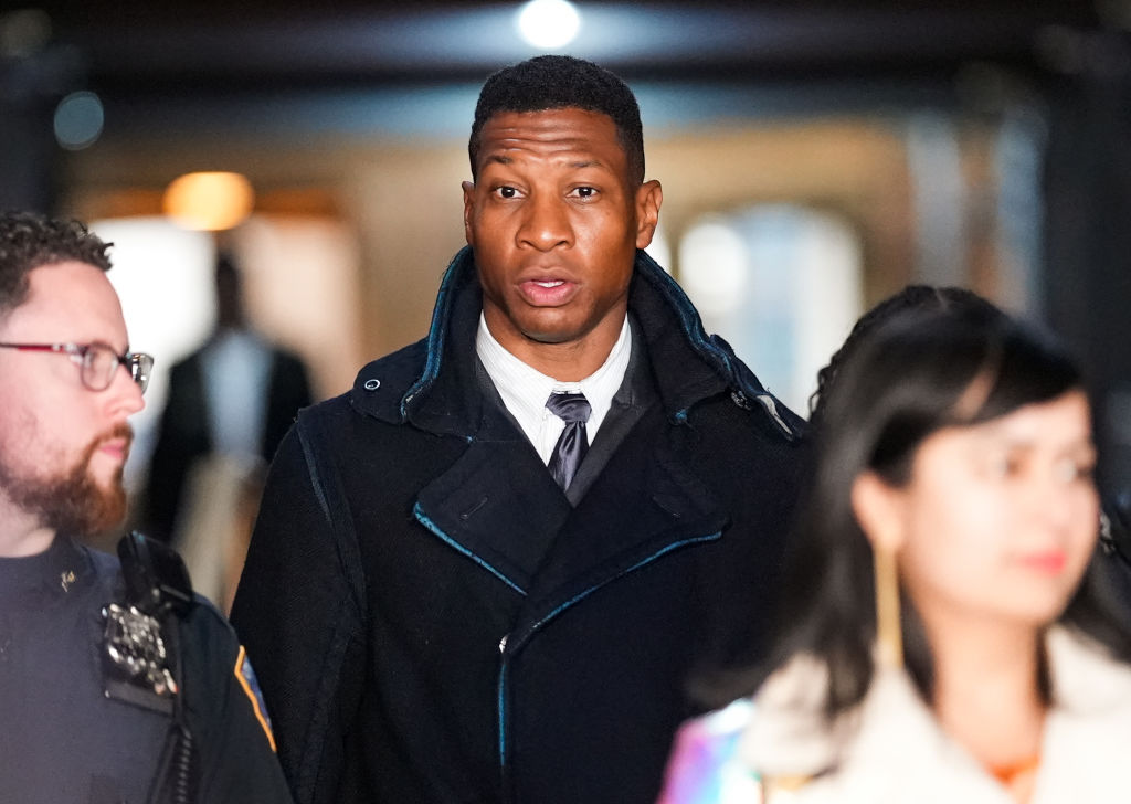 Jonathan Majors Spotted In Nasty Fit, X Attacks The Lack Of Drip