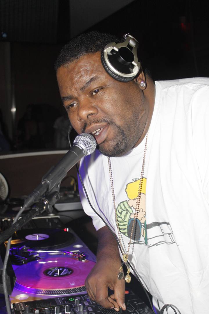 Biz Markie Working Blue and Bawdy While Playing Records – unkut.com – A Tribute To Ignorance (Remix)